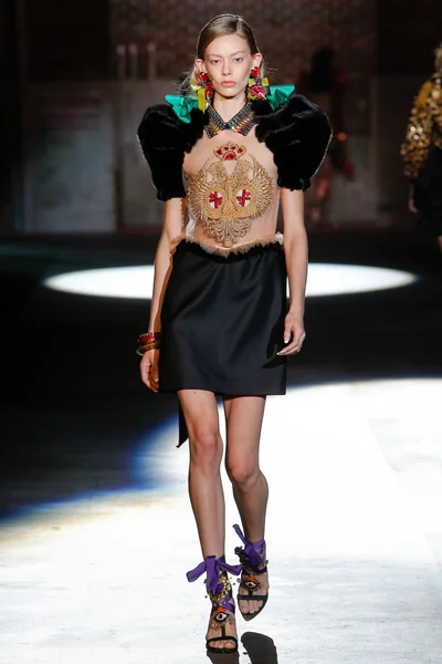 Look 19